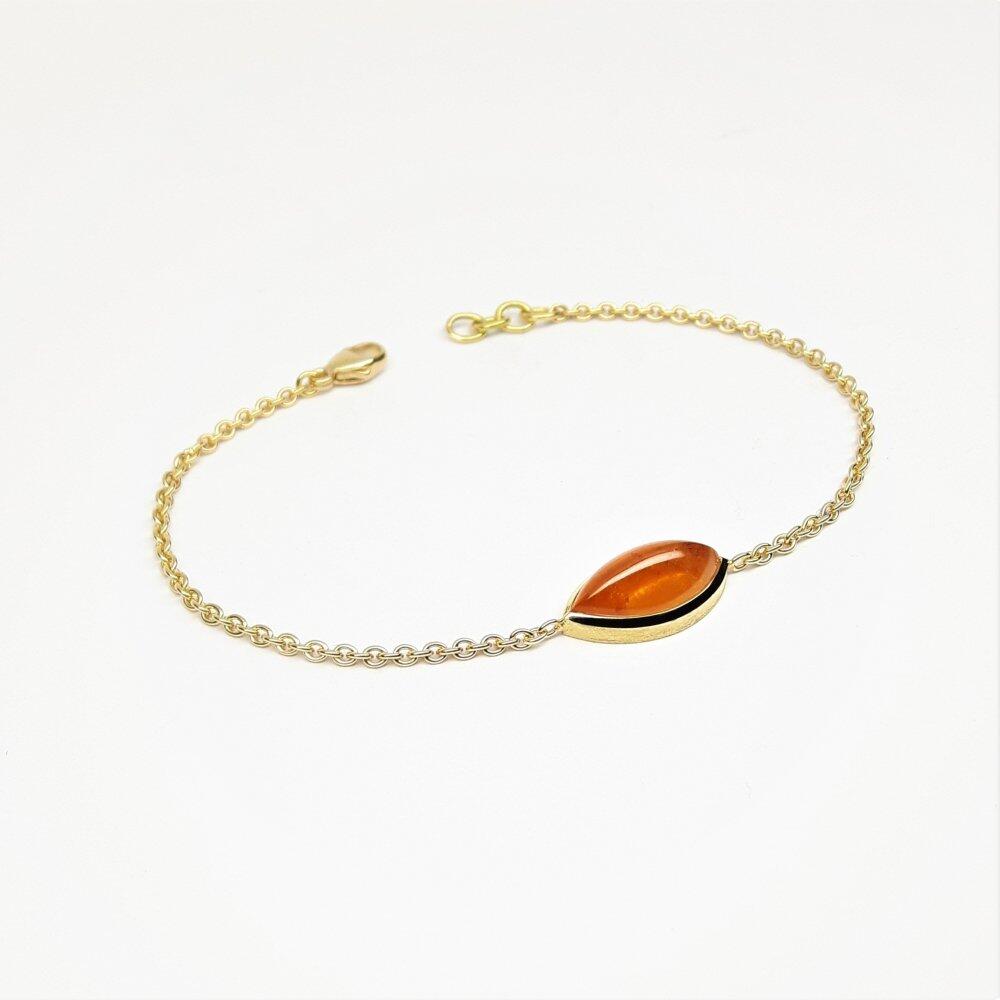 Bracelet in 18kt yellow gold and mandarin garnet. Unique piece.