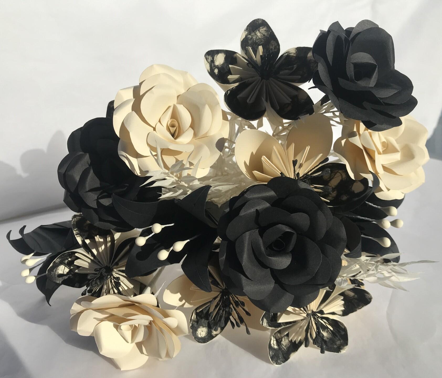 Blumenstrauß aus Papier schwarz &amp; weiß 