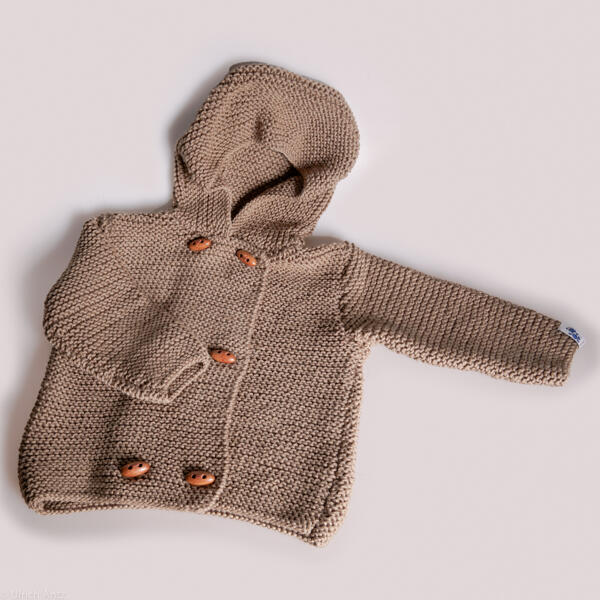 Kinderjacke mit Kapuze, doppelreihig geknöpft, handgestrickt  