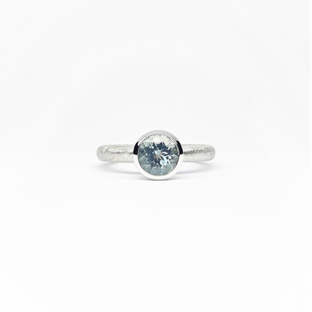 'combiring medium', 18kt Weißgold und Aquamarin Ø7mm.