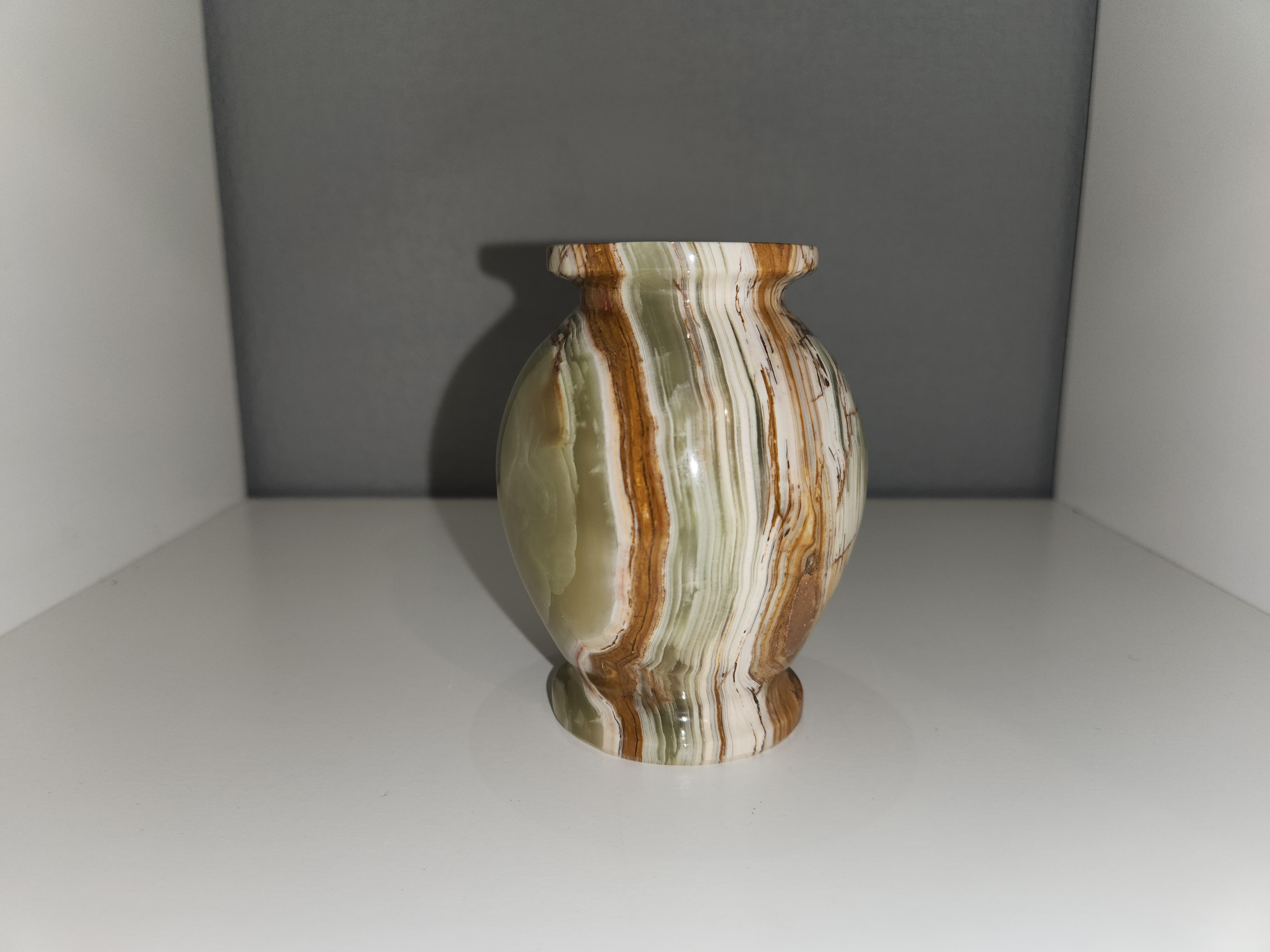Kleine Vase aus Aragonit