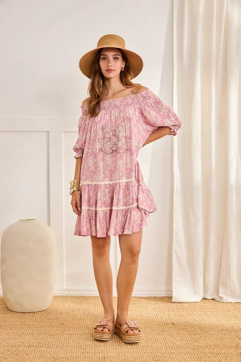 NÜD by NKN Nekane - KAIAS robe courte à col Bardot - épaules dénudées - rose crème