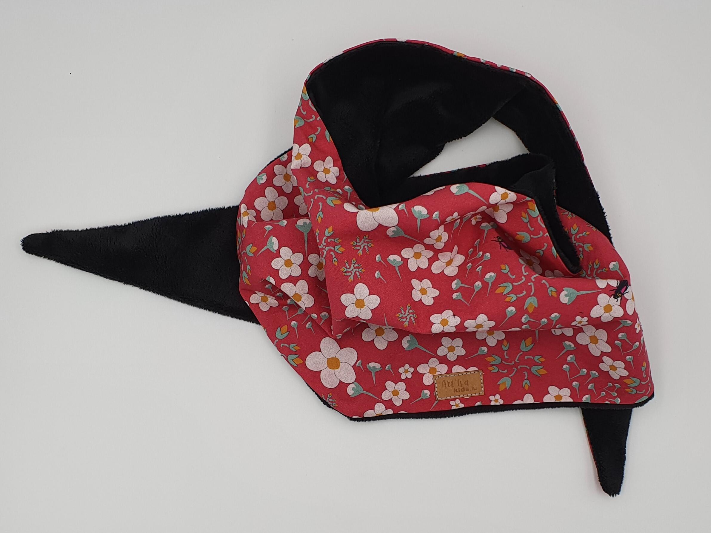 Girls' triangle scarf "Flowers and beetles