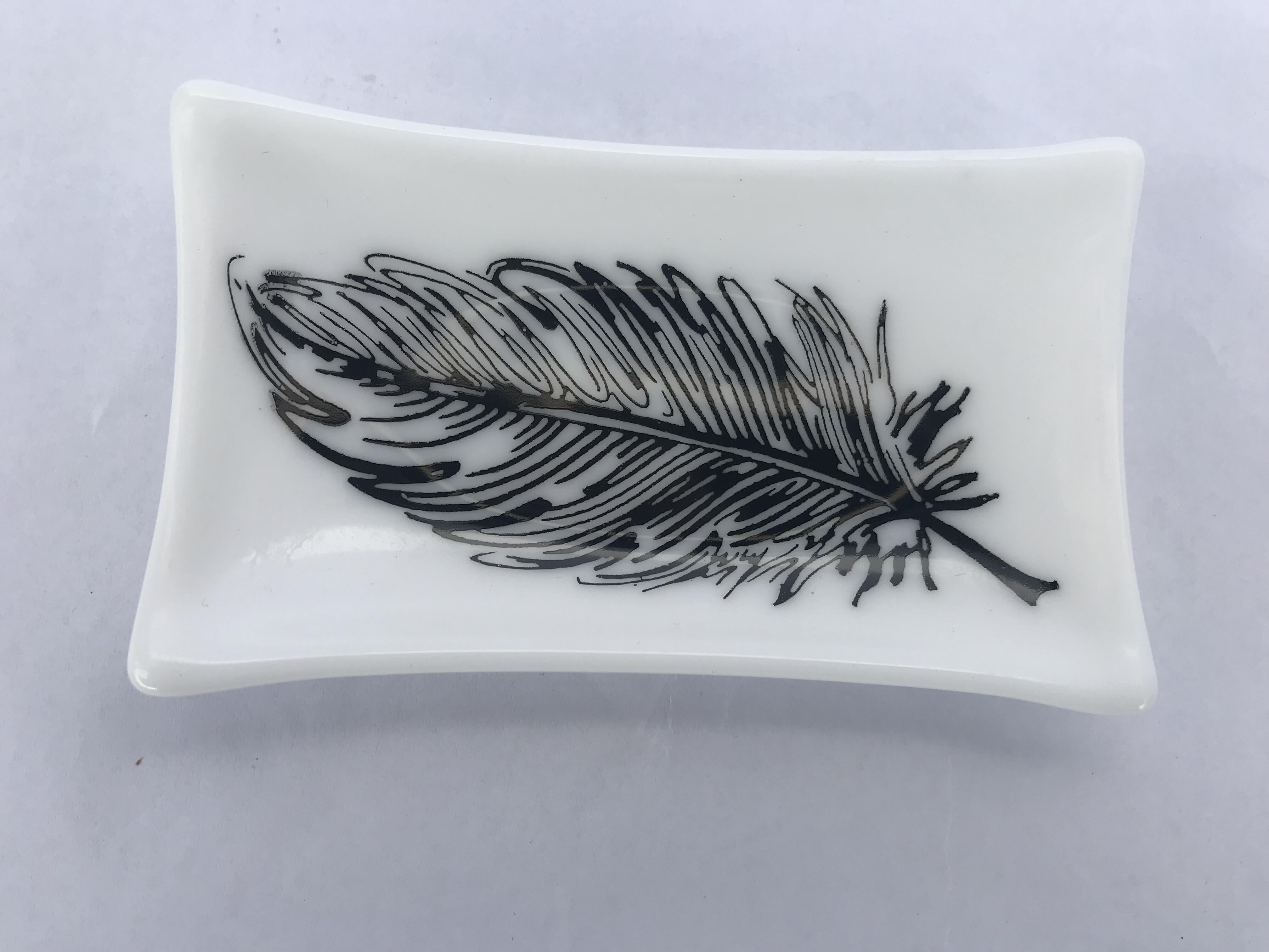 Petite coupe avec motif de plumes en verre, faite à la main, verre opaque