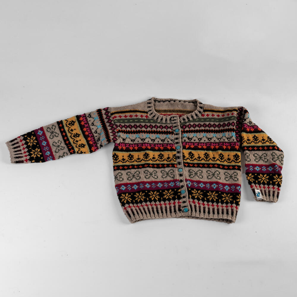 Veste pour enfants tricotée à la main avec motif jacquard