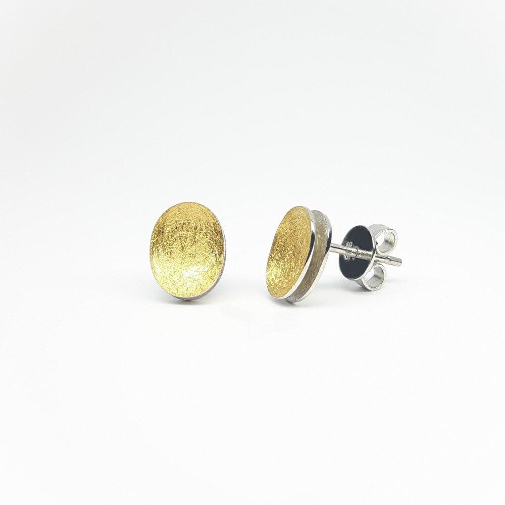 Ear studs in fine gold and silver.