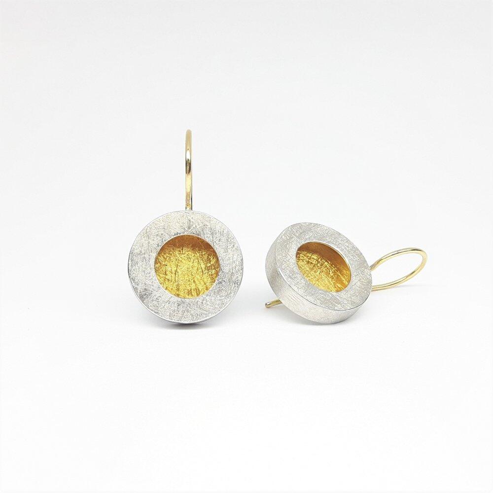 Boucles d'oreilles en argent 925-. or fin et or jaune 18kt.