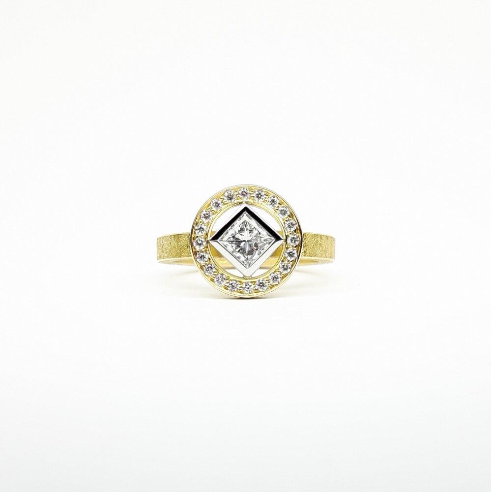 "my sweet princess", ring in 18kt yellow white gold, 0.50ct princess diamond and diamonds.