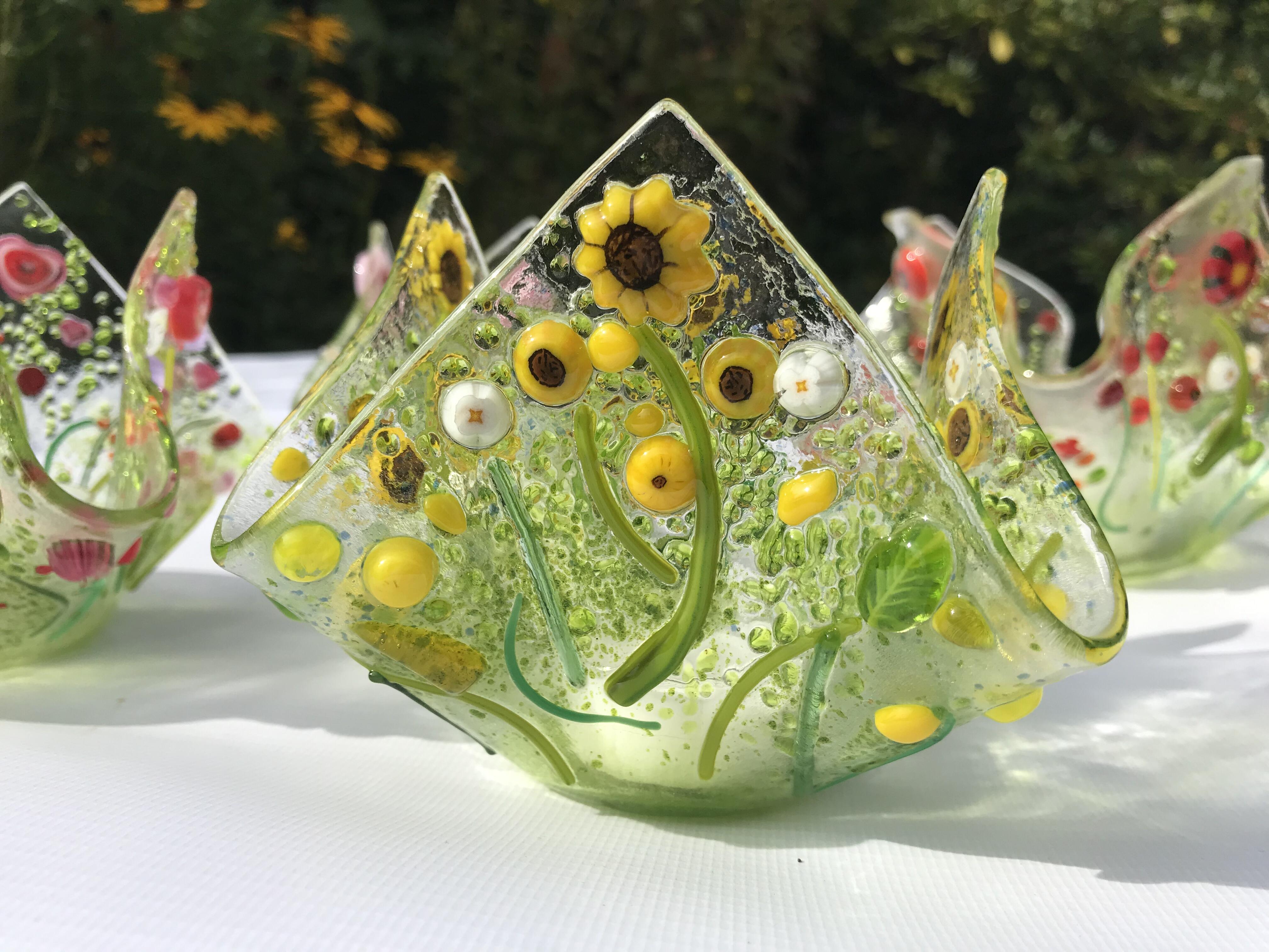 Teelicht aus transparentem Glas, mit Blumen-Murrini und farbigen Highlights, Einzelstueck, gelb