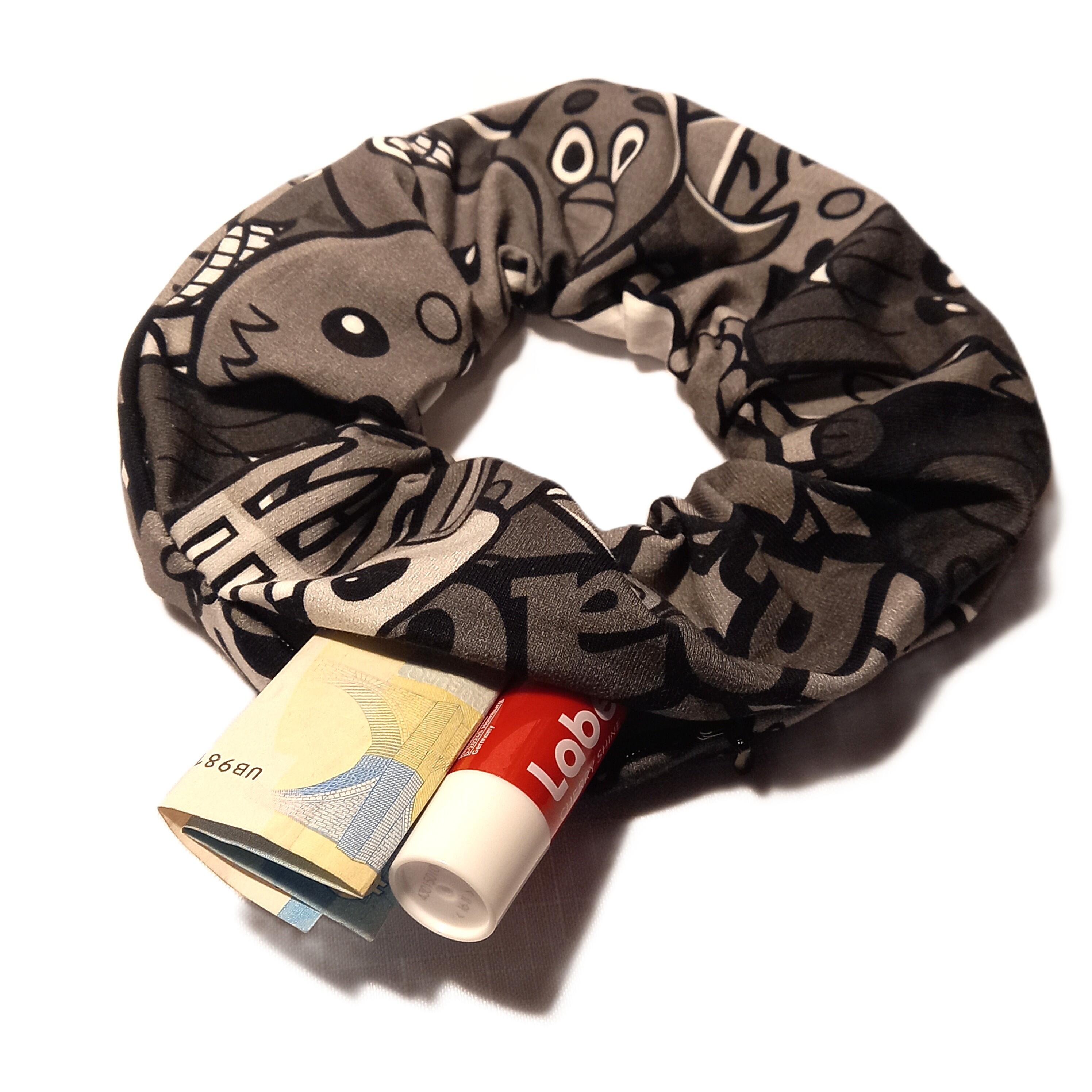 Scrunchies mit Geheimfach – Schwarz-Weiß-Kritzeleien