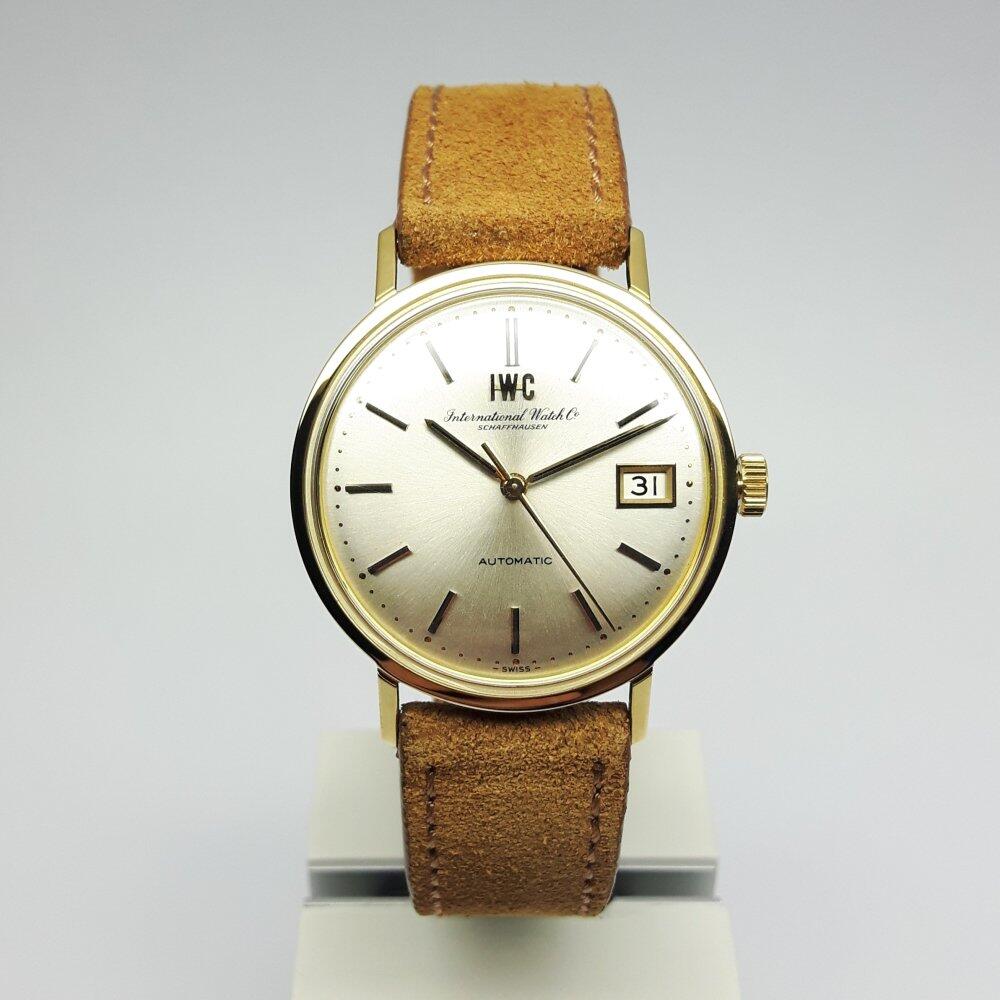 Montre vintage "IWC Schaffhausen IW1818" automatique. Or jaune 18kt. Année 1973, très bon état.