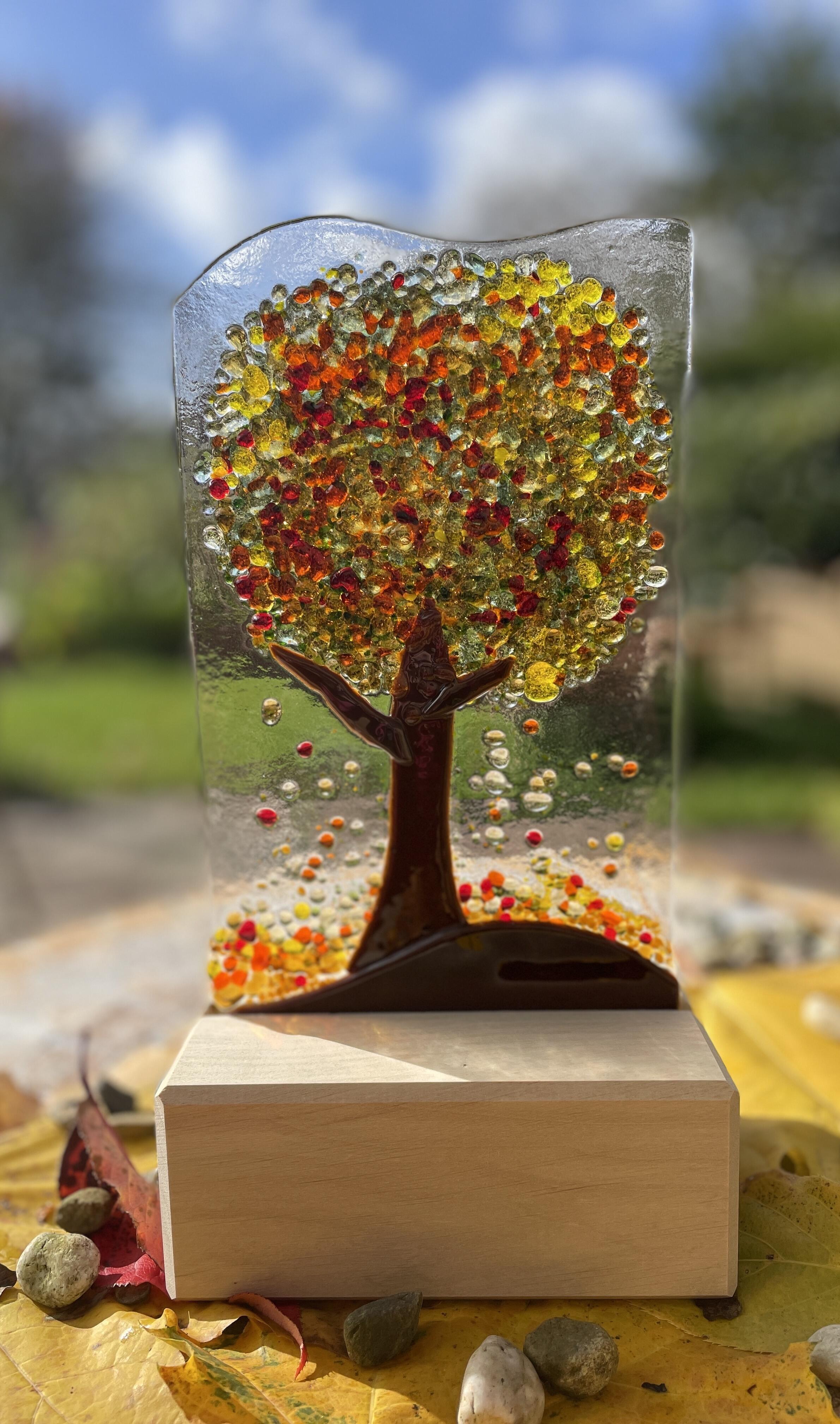 “Indian summer” motif d’automne en verre, arbre aux feuilles qui tombent, pièce unique, fait main