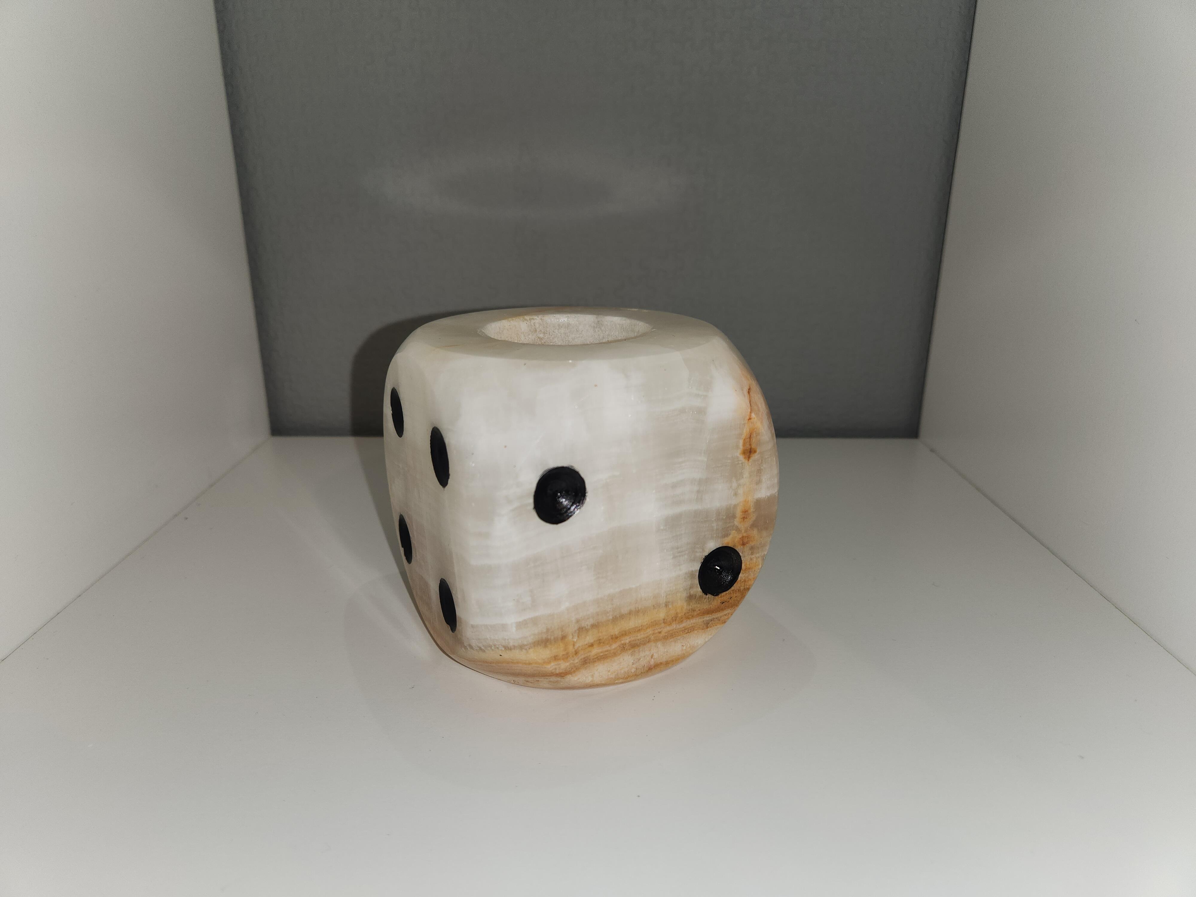 Bougeoir en Aragonite – forme de dé