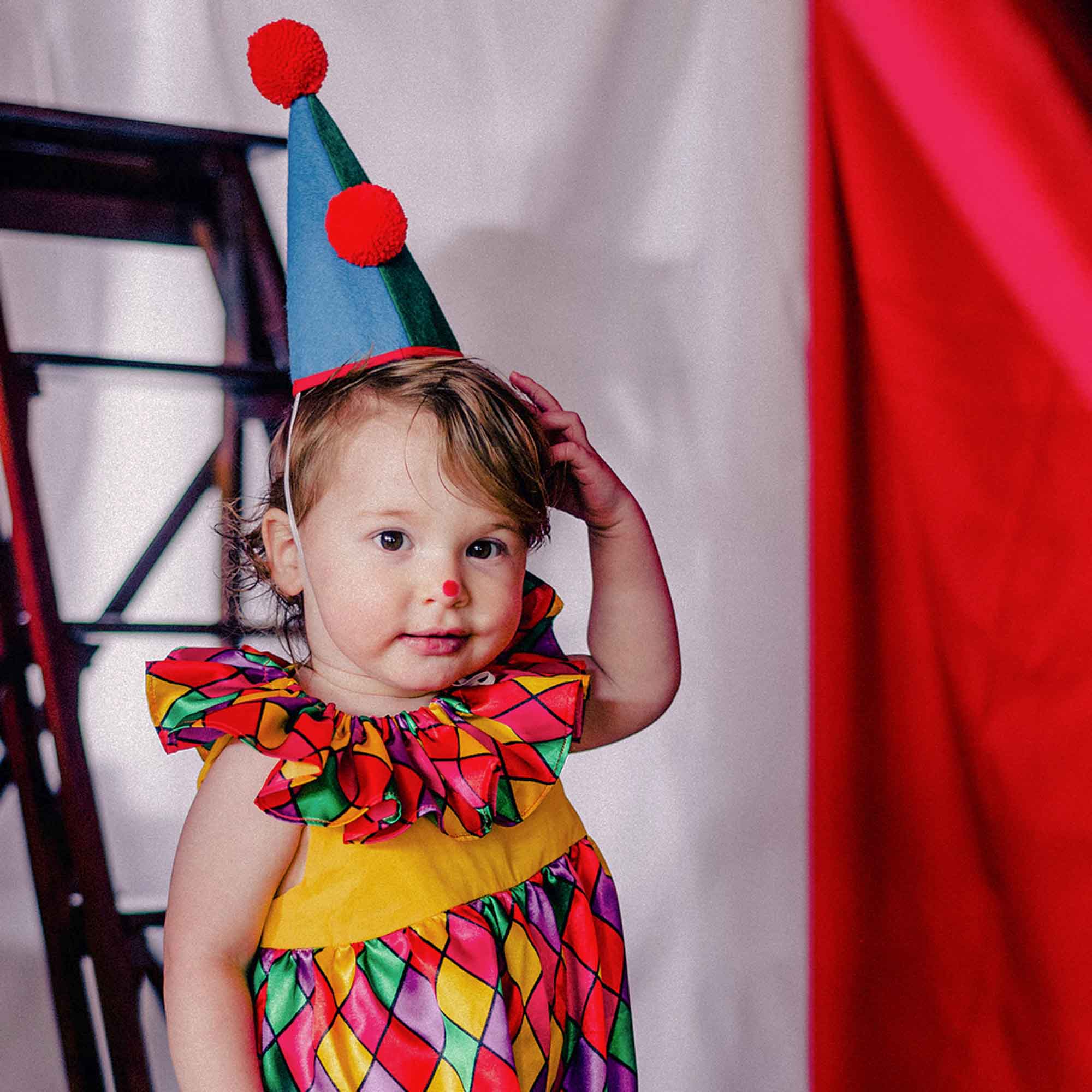 Baby Clown Strampler mit Hut und Kragen für Karneval und Fasching