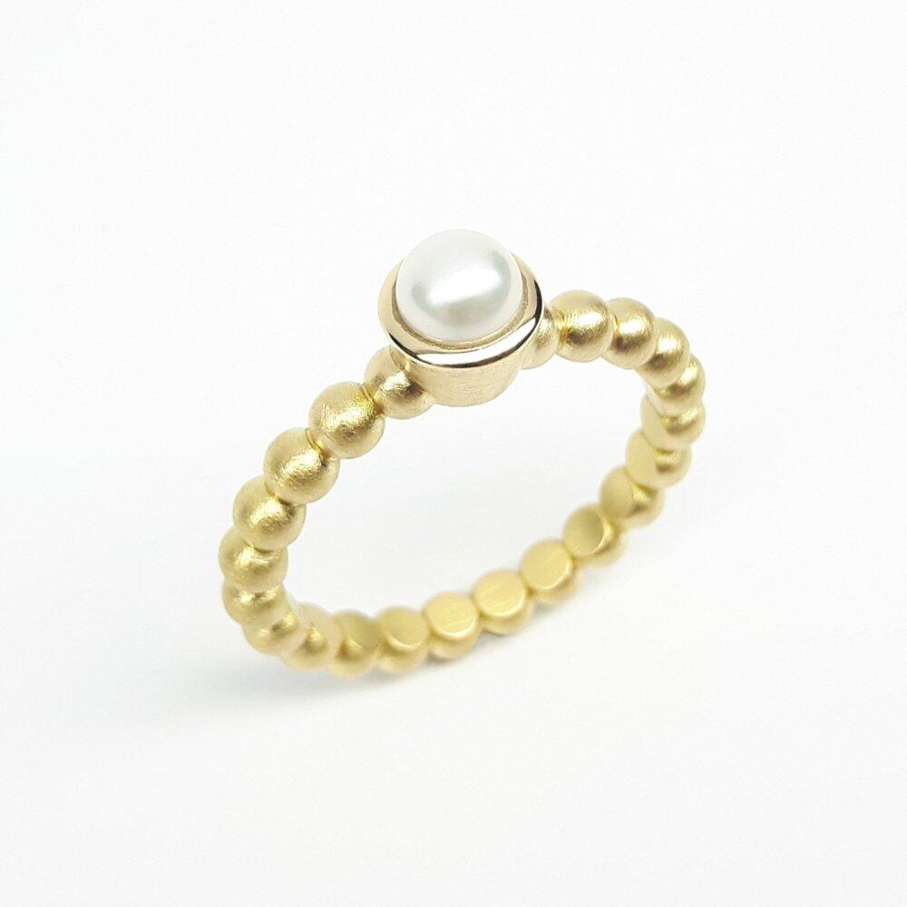 'round around', bague boules en or jaune 18kt et perle akoya.