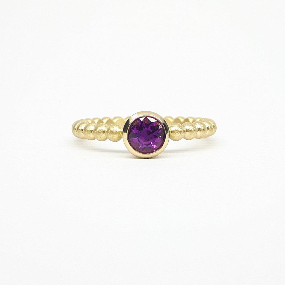 'round around', bague boules en or jaune 18kt et grenat pourpre Ø5mm.