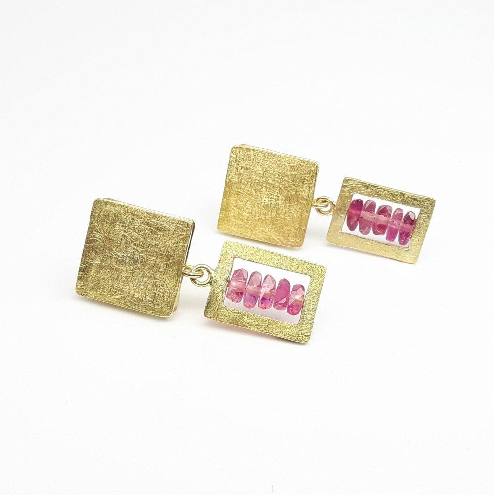 Earrings in 18kt yellow gold and pink tourmaline. Unique piece.