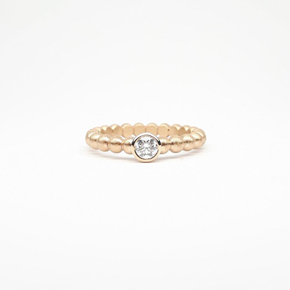 "round around", ball ring in 18kt rose gold and 0.20ct diamond.