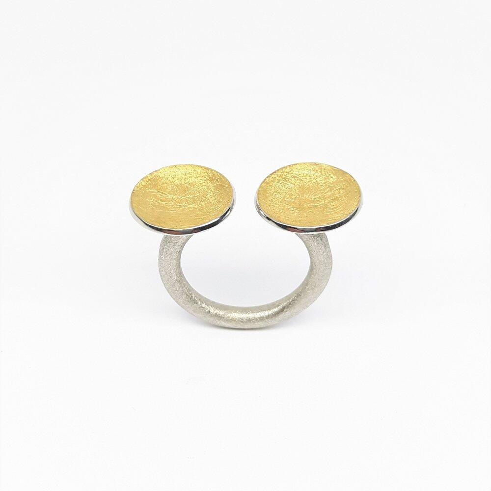 "Twins", ring made of 925 silver and fine gold.