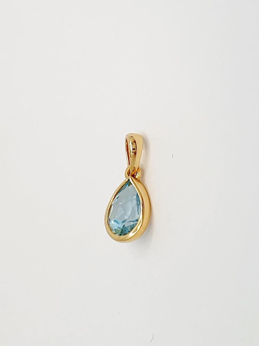 # Yellow gold pendant with 0.66ct close-set topaz