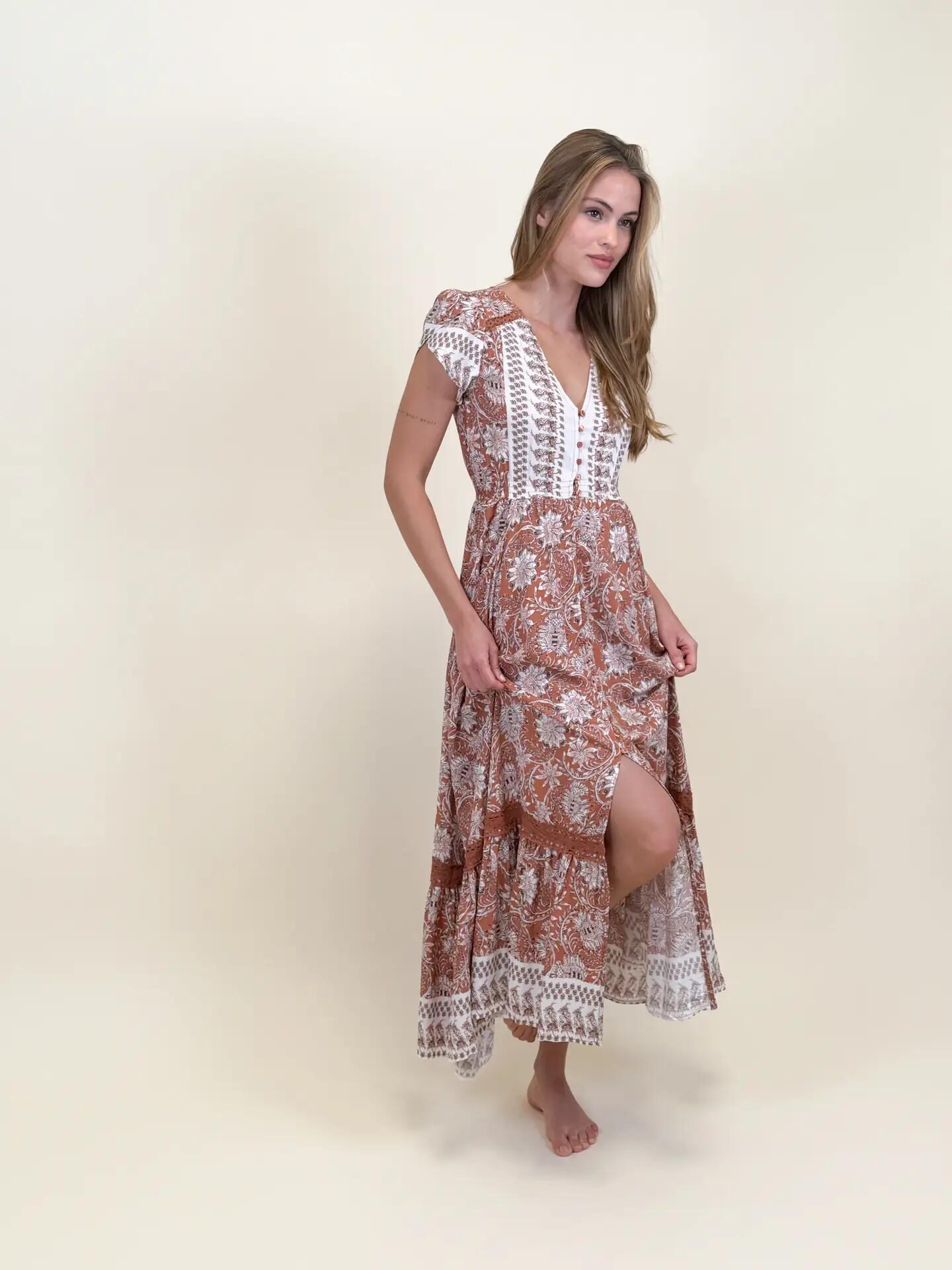 Jaase Indah Print Carmen Maxikleid in braun beige weiss - in verschiedenen Grössen - 2548