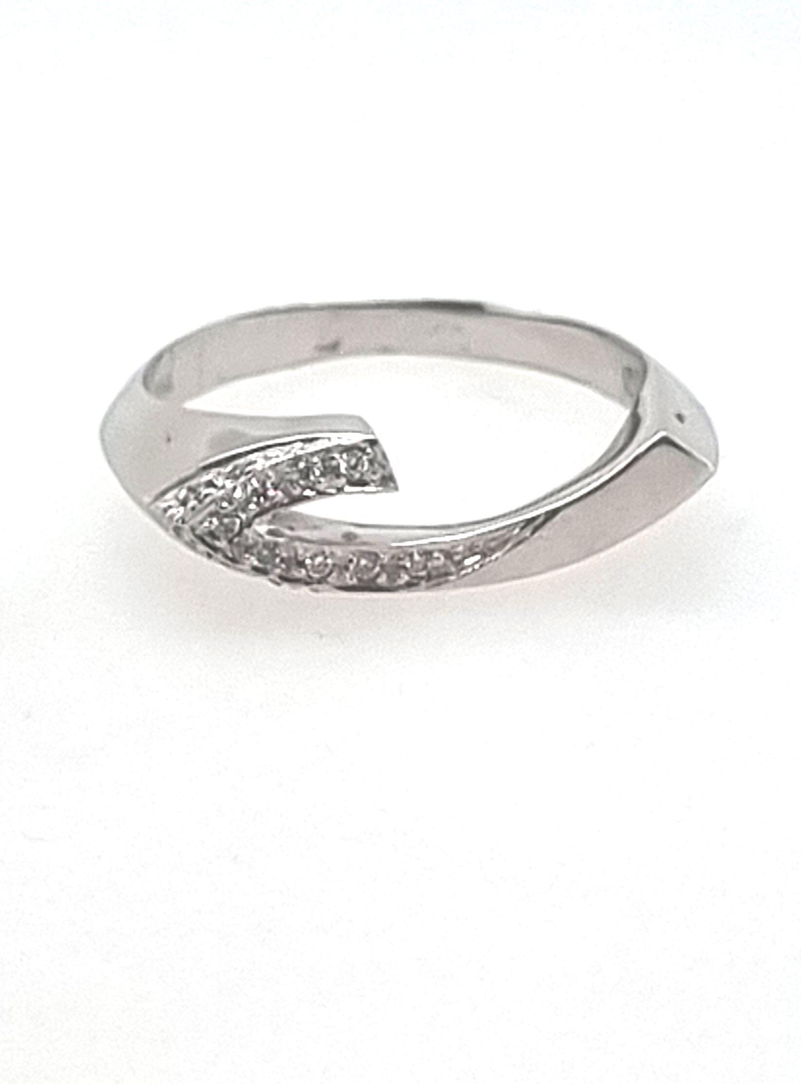 18K Weißgoldring mit 0,07 ct natürlichen Diamanten