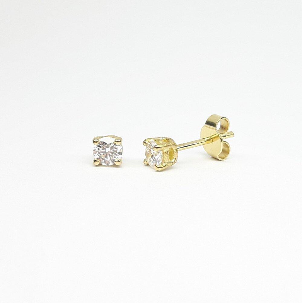 Stud earrings in 18kt yellow gold with 2 diamonds 0.50ct total.