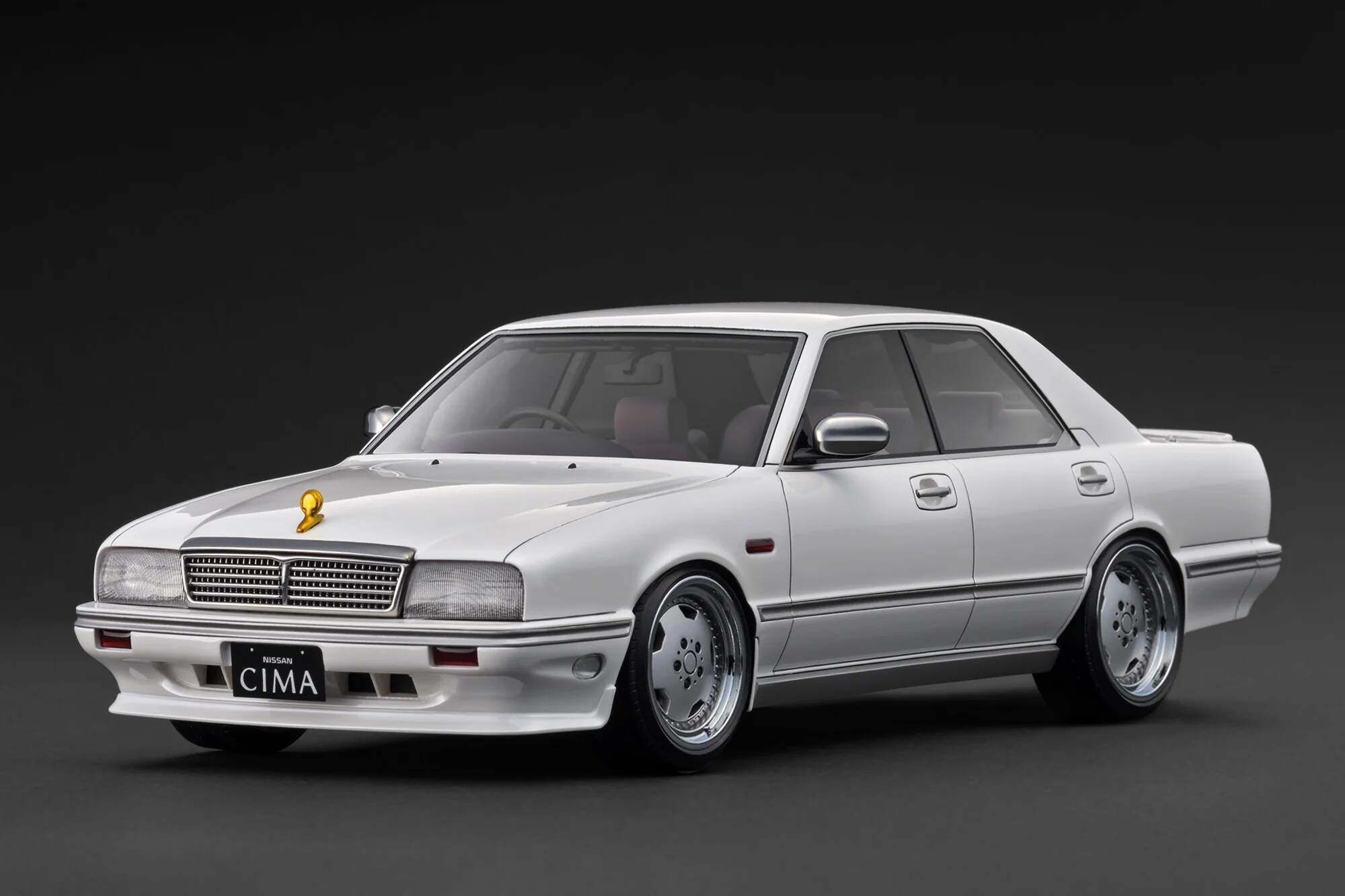1/18 Nissan Cedric Brougham（330）White 【公式通販】