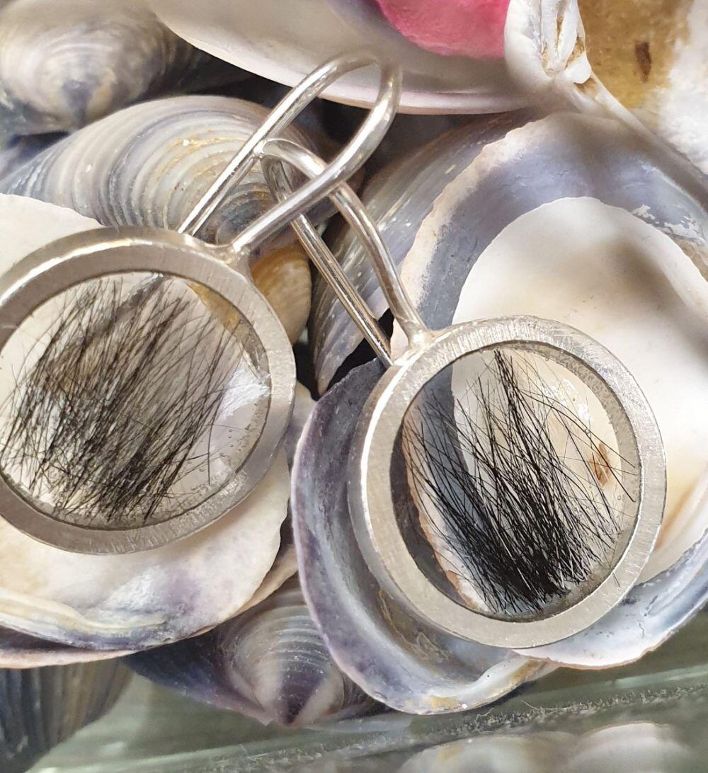 # Création boucles d'oreilles pendantes argent avec résine pour garder des souvenirs