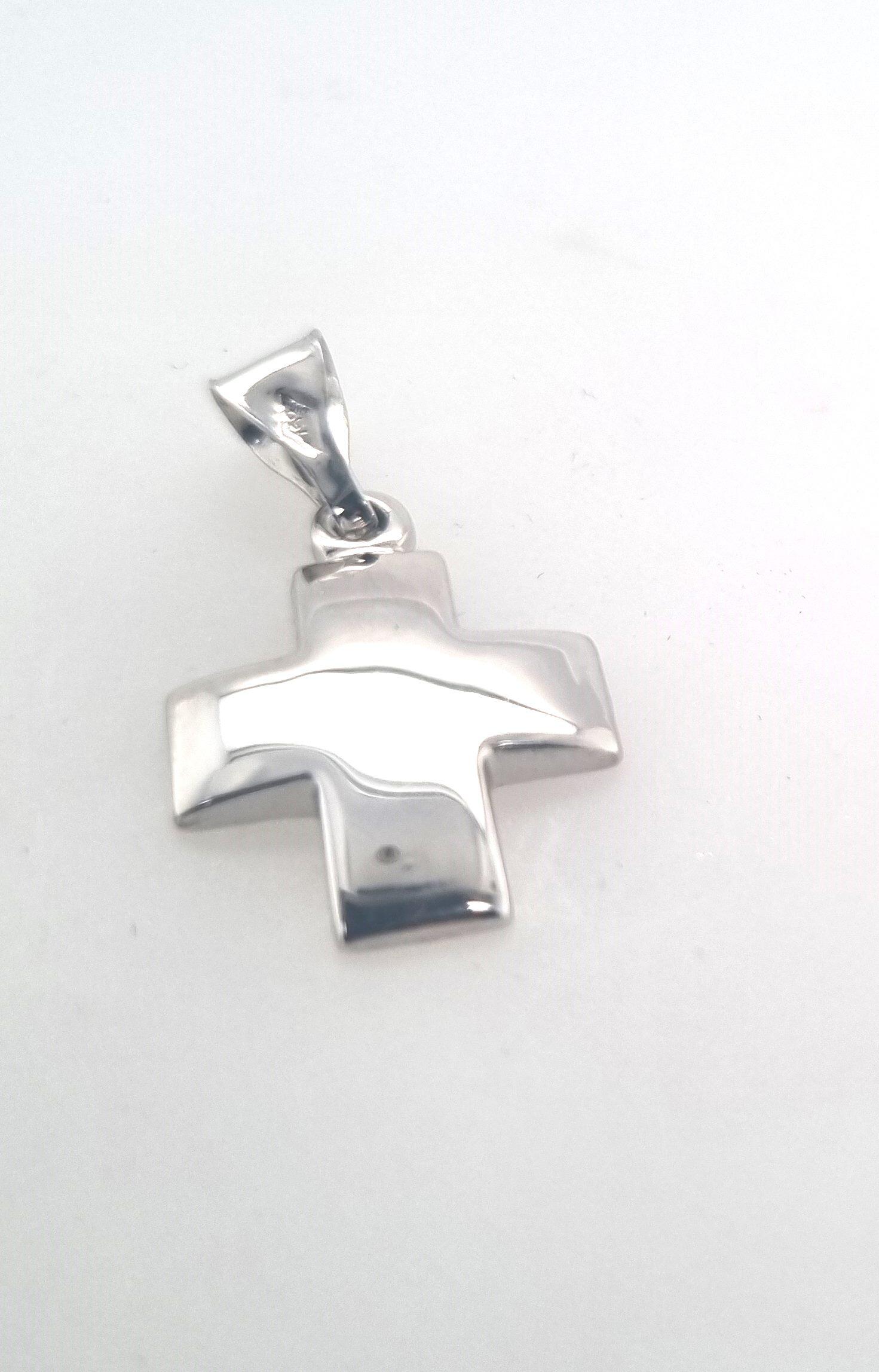 18K white gold cross pendant