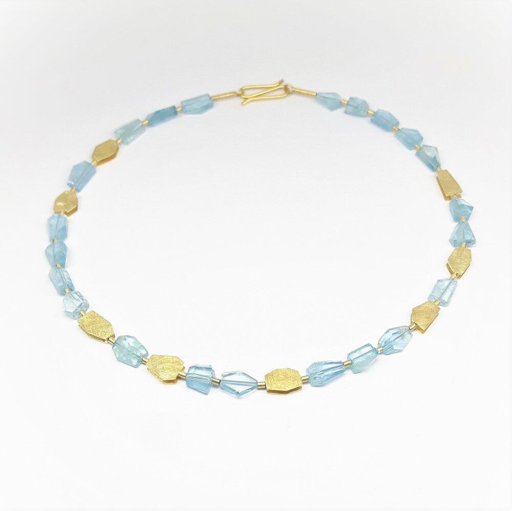 Gemstone necklace made of faceted aquamarine and 18kt yellow gold. Unique piece.