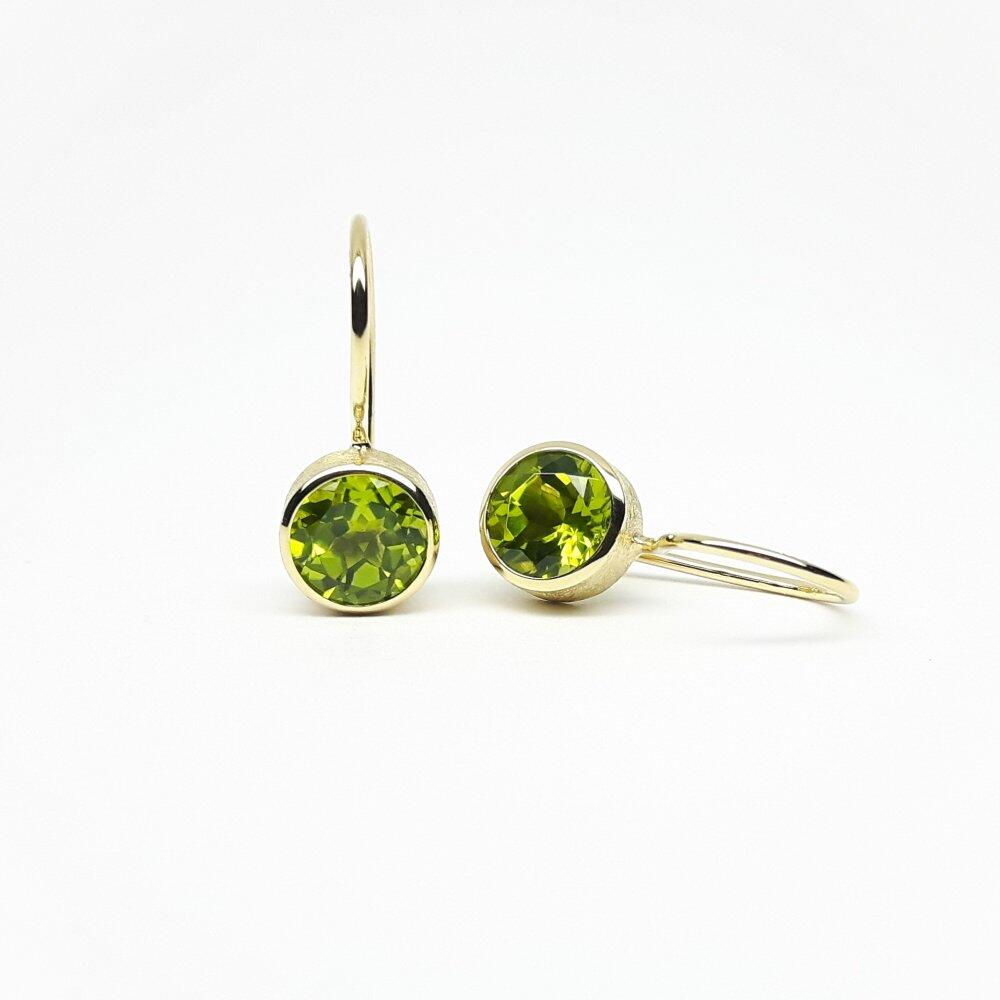 Boucles d'oreilles en or jaune 18kt et péridot.
