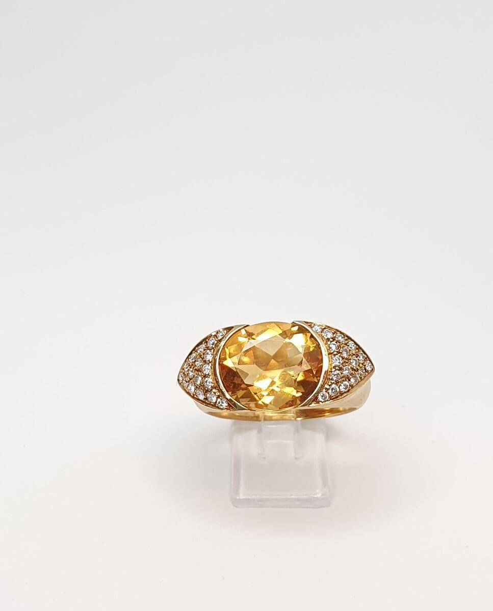 # Ring aus 18K Gelbgold mit Citrin und 0,23 ct natürlichen Diamanten