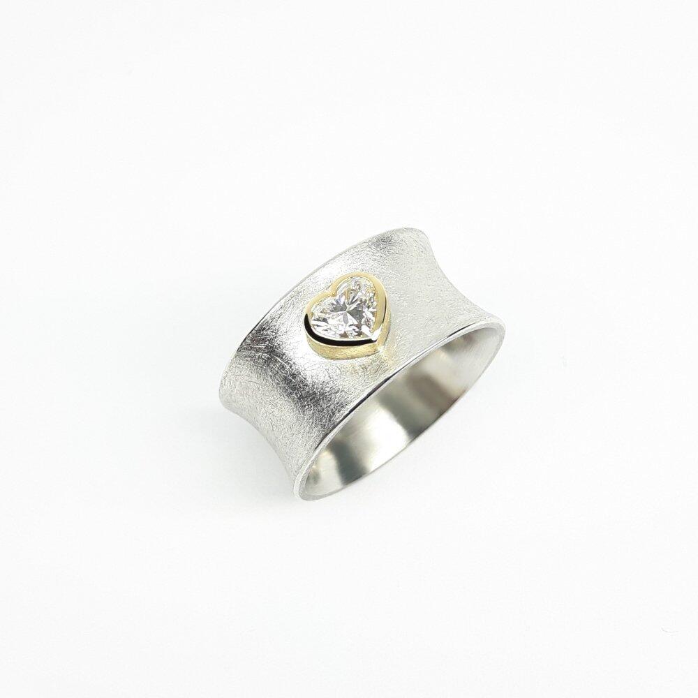 'my sweety', bague en or 18kt et diamant coeur 0,50ct. Pièce unique.