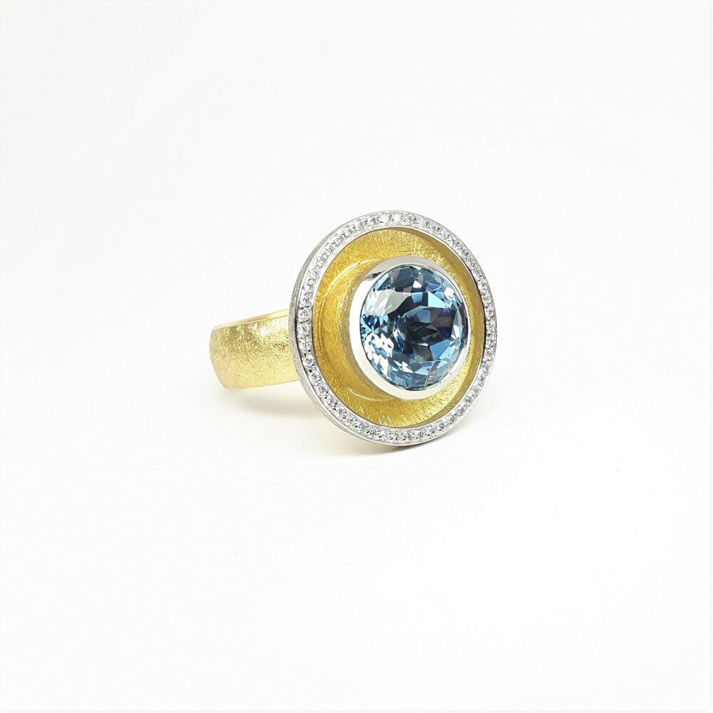 Ring in 18kt yellow white gold, intense blue aquamarine and 48 diamonds. Unique piece