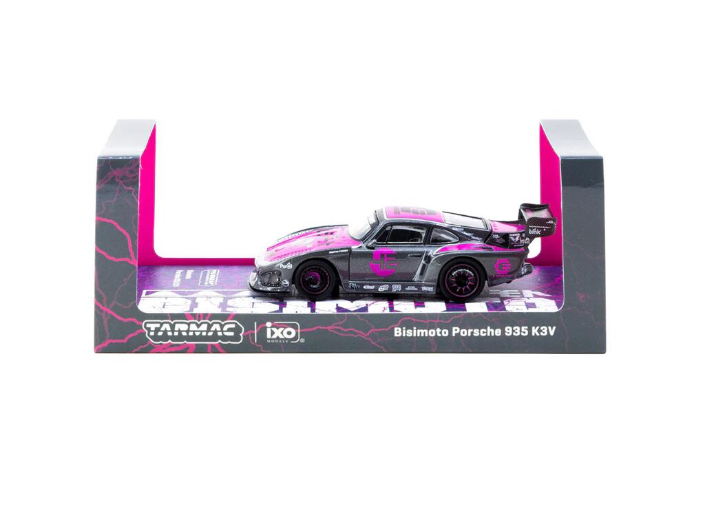 Tarmac Works X iXO Models - #T64-079-K3V - Bisimoto Porsche 935 K3V avec des cartes à collectionner Tarmac - 1/64