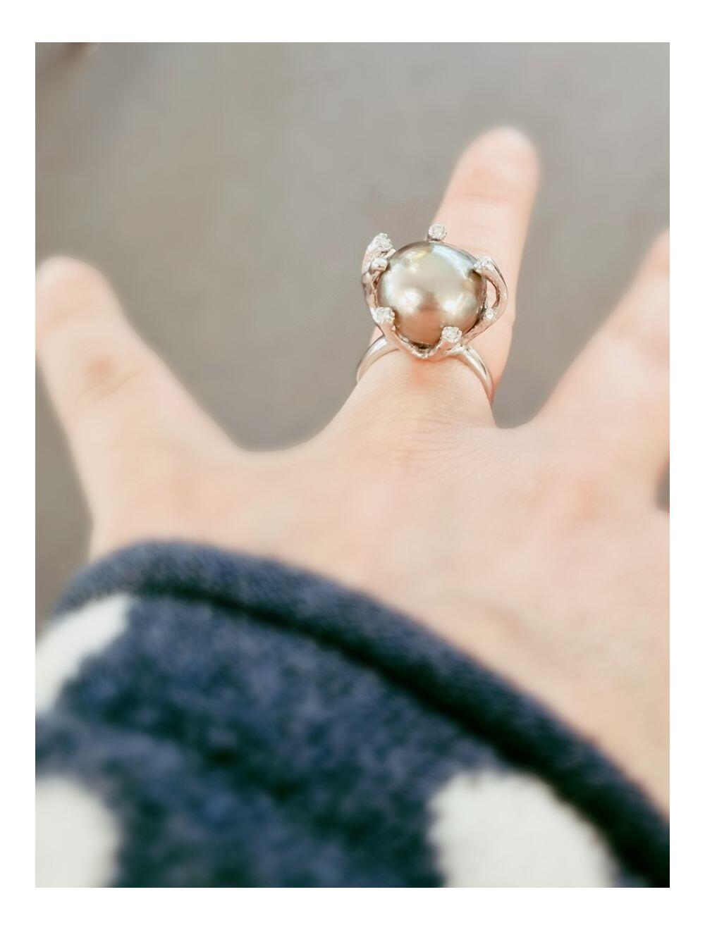 14ct white gold ring with a 13mm Tahitian pearl and 0.07ct natural diamonds