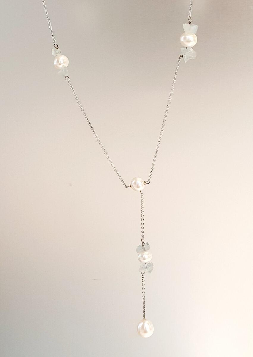 # 9K white gold chain with 6 pearls and 10ct aquamarine