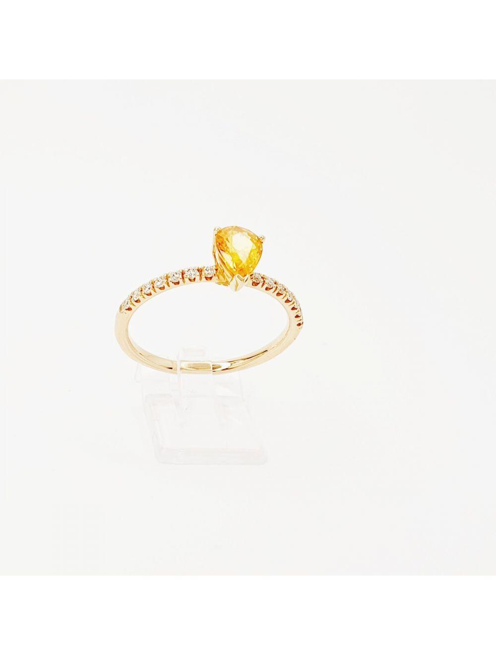 # Ring aus Roségold mit 0,82ct gelbem Saphir und 0,19ct natürlichen Diamanten