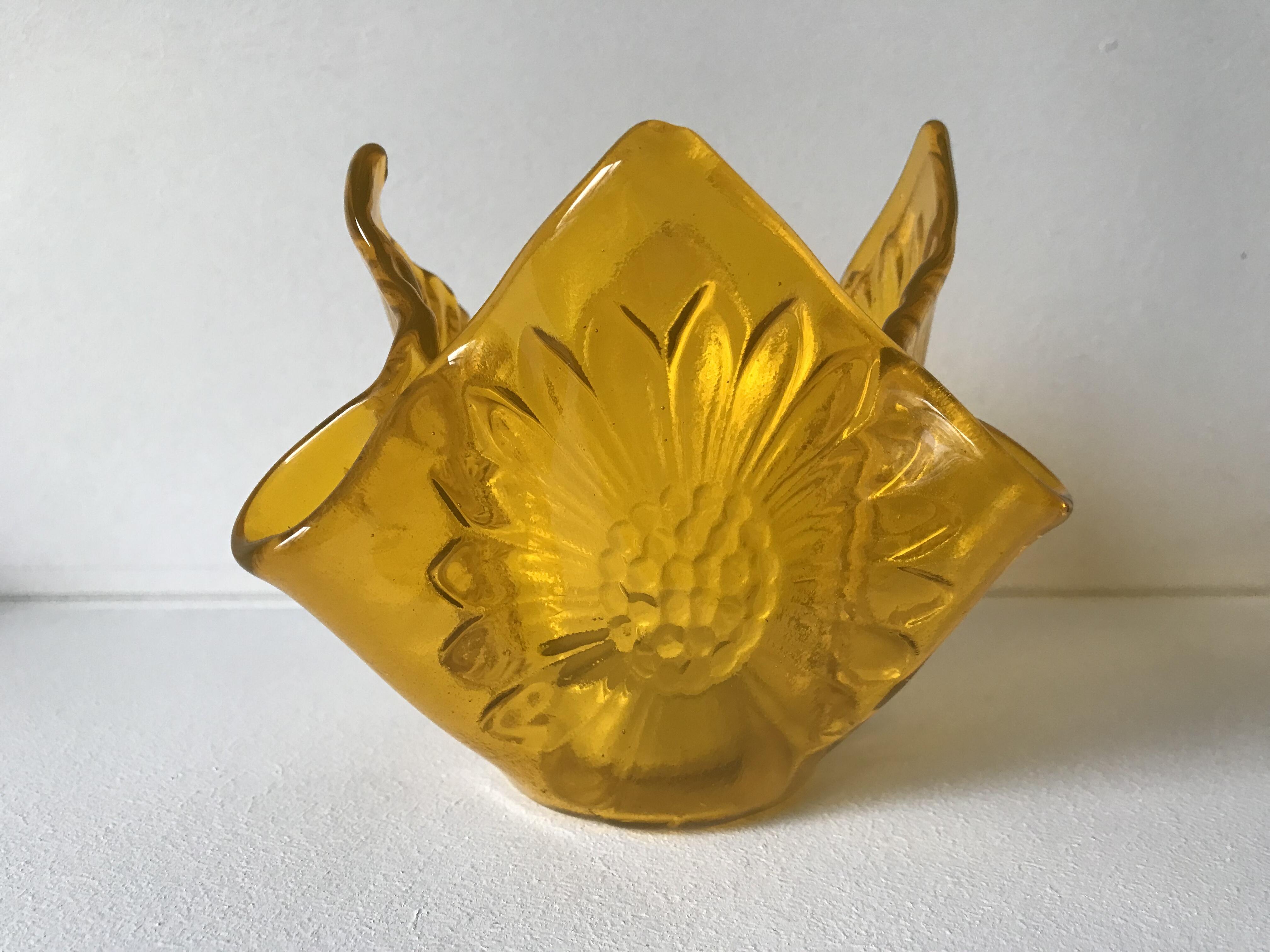 Tealight made of transparent glass, with flower motif in relief, unique piece