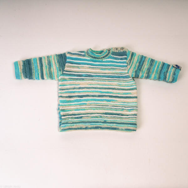 Babypullover mit Knopfleiste, handgestrickt