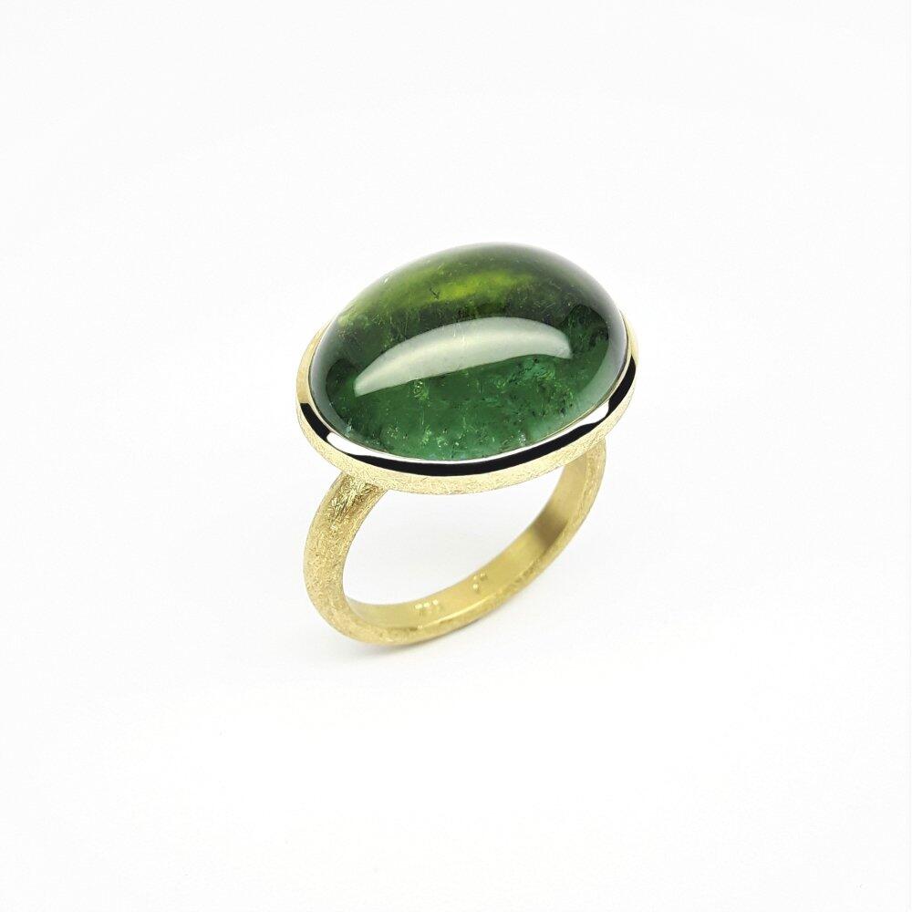 Bague en or jaune 18kt et tourmaline verte.