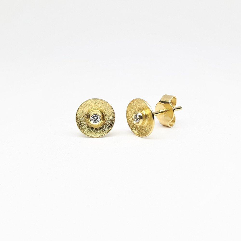 18k yellow gold diamond stud earrings.