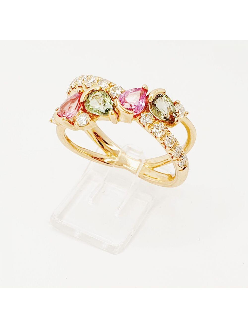 # Ring aus Rosegold mit 0.54ct rosa Saphir und 0.56ct grüner Saphir sowie 0.495ct natürlichen Diamanten