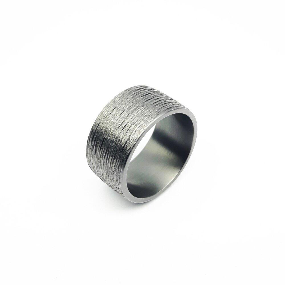 "Knorke", ring made from 999 tantalum. Unique piece.