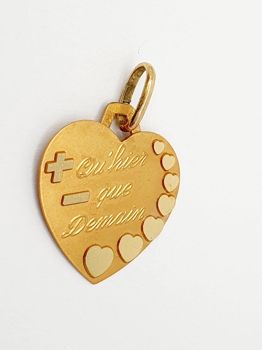 Pendentif  médaille coeur ( + Qu’hier - que Demain ) or jaune 18K