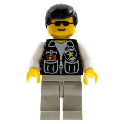 Police - Étoile de shérif et 2 poches, jambes gris clair, bras blancs, cheveux noirs