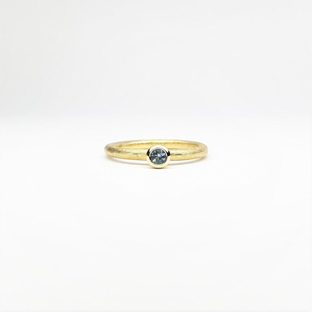 'combiring mini', 18kt Gelbgold und Aquamarin Ø3mm.