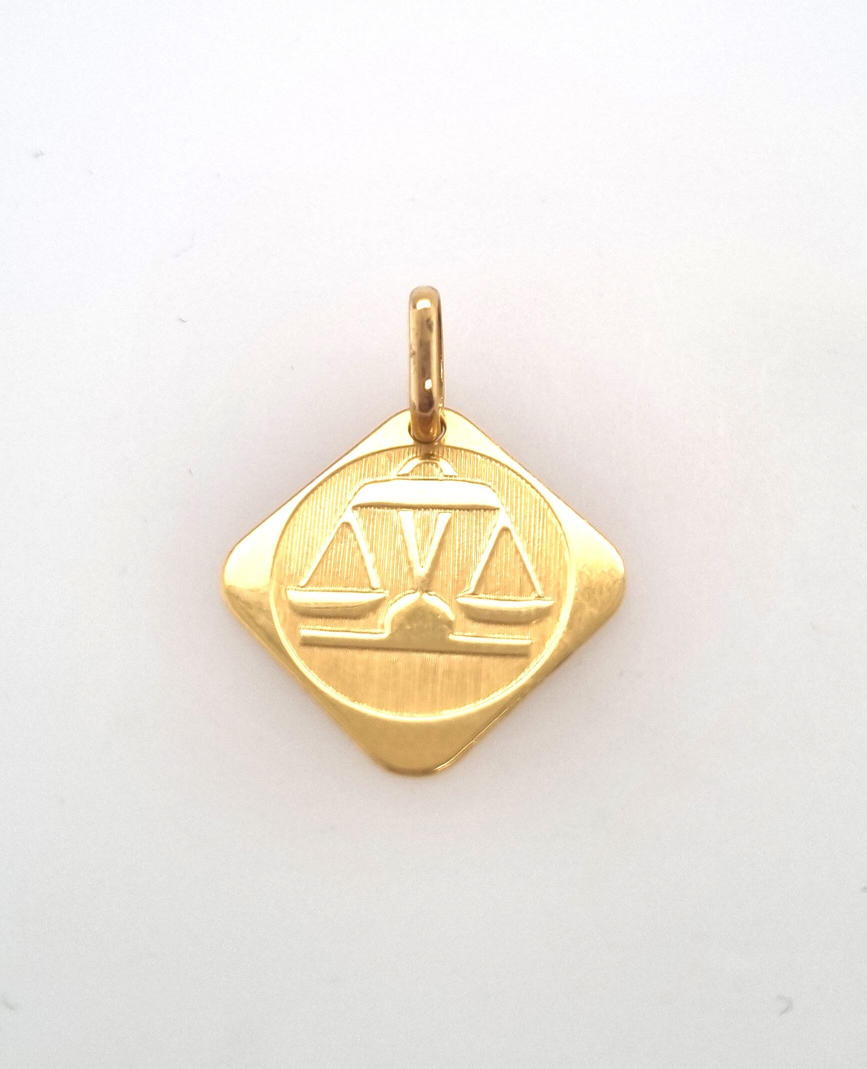 Pendentif médaille 1.5X1.5cm balance or jaune 18K ( dernier modele )