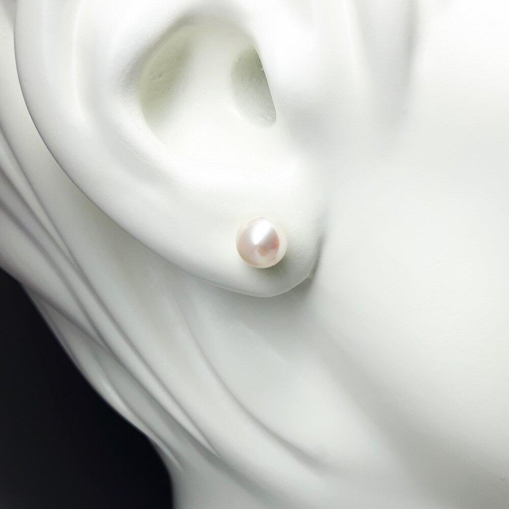 Boucles d'oreilles en or jaune 18kt et perles d’eau douce blanches ø7,5-8mm.